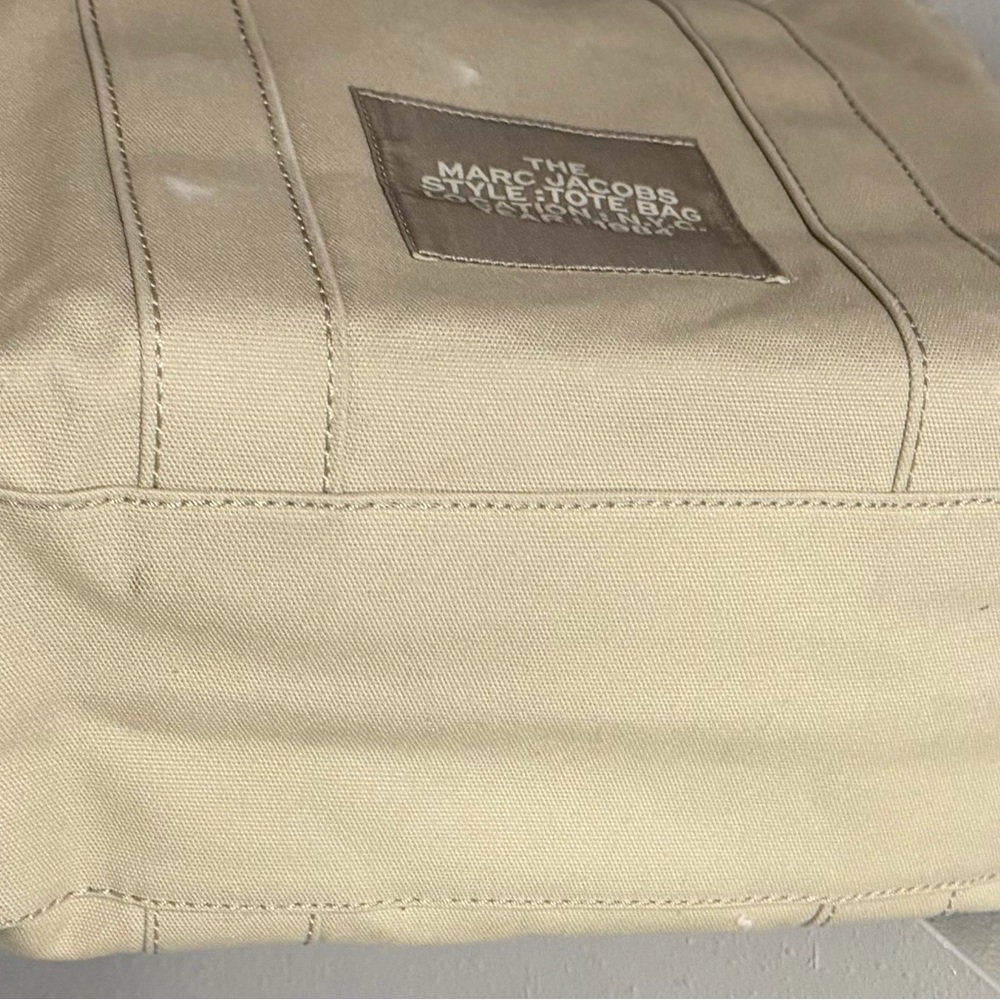 Marc Jacobs
The Large Canvas Tote Bag - Picture 6 of 6
